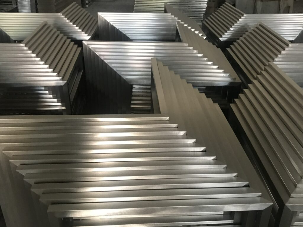 5 (8)